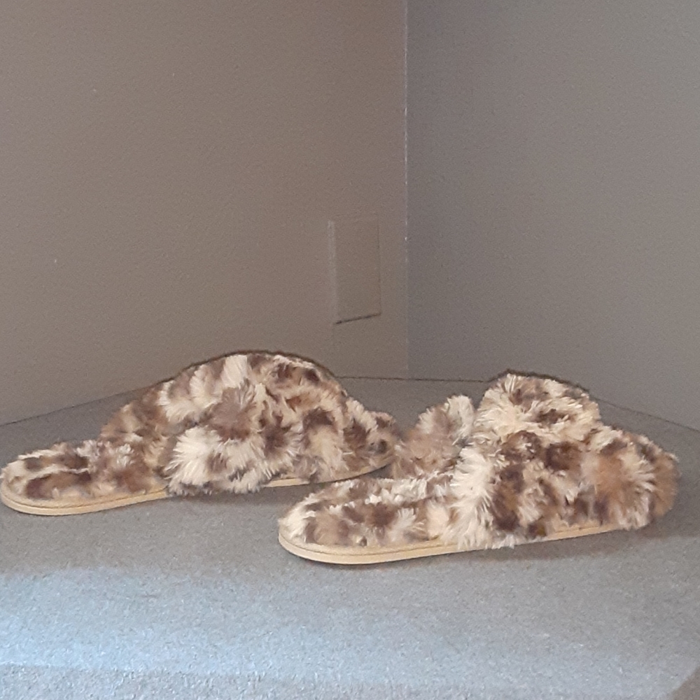 Fluffy Sandals!! - Picture 2 of 3